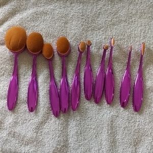Variety of Paddle Style Makeup Brushes (10pk)